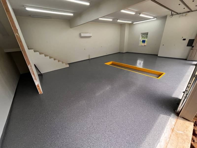 Solid color epoxy floor
