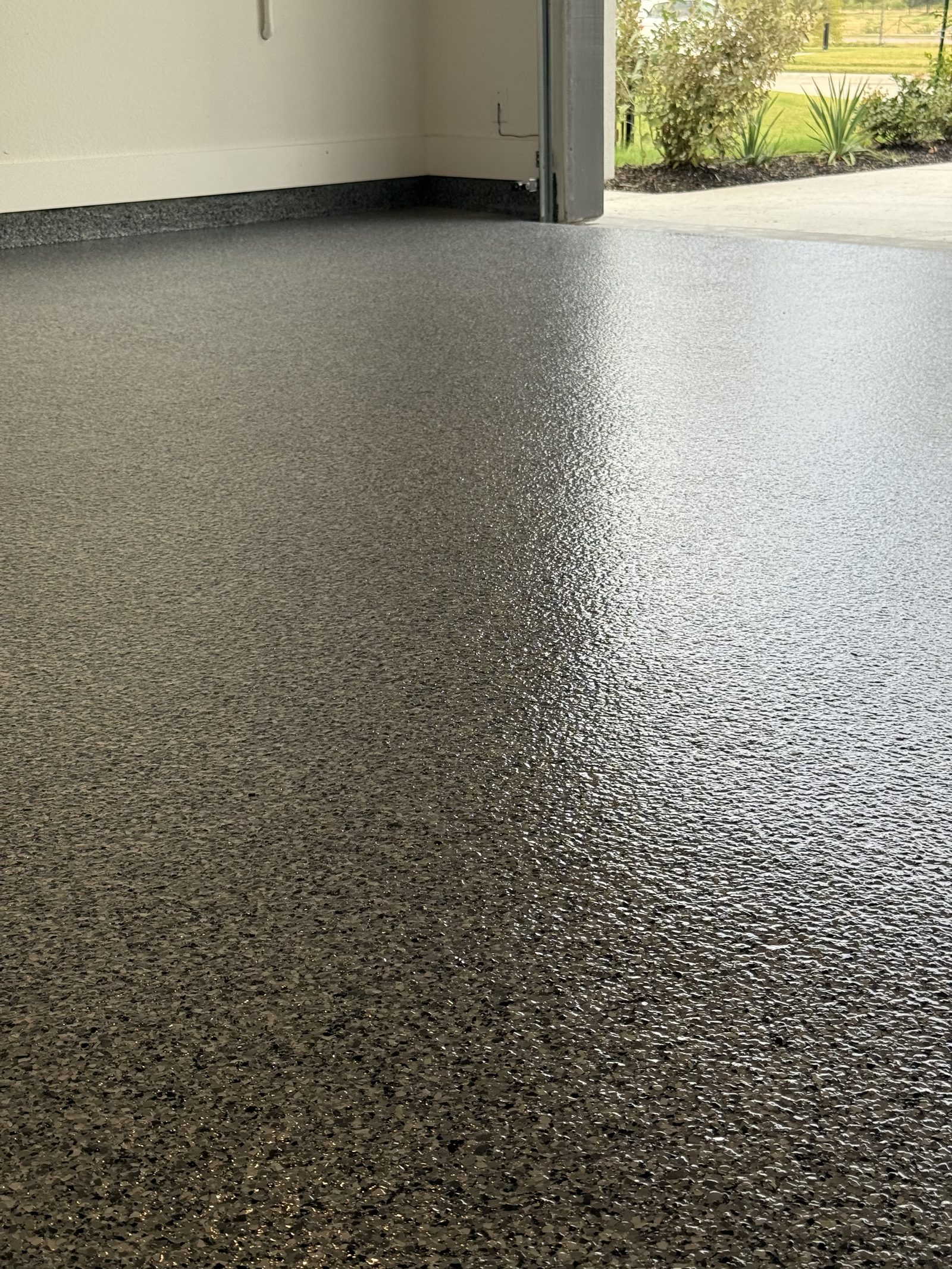 Diamond-ground flake floor, recent install