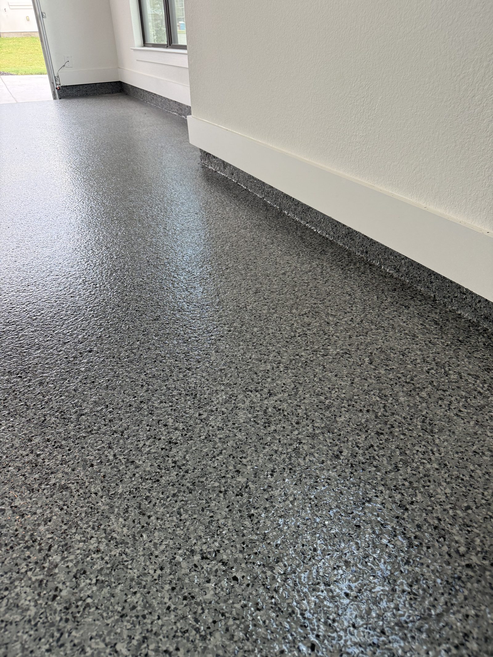 Flake floor coated tight to the wall line